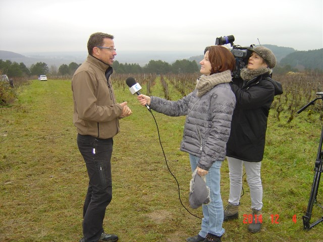 Patrick GARRY devant les journalistes de France 3 Bourgogne. Savigny-les-Beaune. 4 décembre 2014.