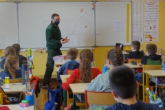 Jean-Noël CABASSY en intervention pédagogique. Ecole élémentaire publique d'Arc en Barrois. Jeudi 25 février 2022.