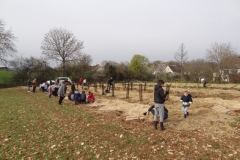 Plantation du premier bosquet. Afforestation pédagogique biodiverse de Darois.