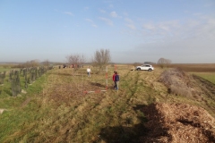 Implantation des jalons sur le site de l'afforestation pédagogique biodiverse de Varois et Chaignot. Année scolaire 2020-2021