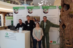 Vincent KLING, Nicolas BOULORD et Marie ALLEX (de gauche à droite), Ambassadeurs et Ambassadrice de l'ONGE Forestiers du Monde® accompagnés de Jean-Noël CABASSY, Co-président.