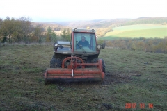 Fauche de la surface à planter par l'entreprise ROUSSEL. Reulle Vegy 14 novembre 2017.