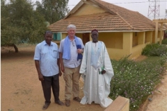 Bakara Koita à gauche et le maire de Keadi. Mission cigogne noire hivernage 2017-2018