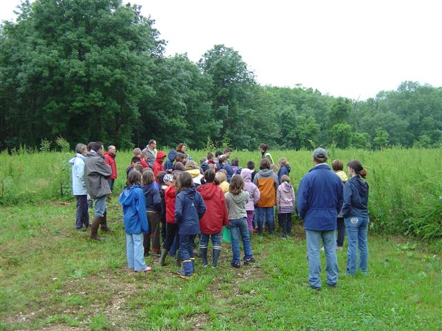 Accueil des écoliers sur le site de la réhabilitation forestière biodiverse de Premeaux-Prissey.