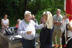 Sylvie JOUVENCEAU reçoit la croix de Chevalier de l'ordre du Mérite agricole des mains de M. Pierre GUEZ, Président de l'AMOMA 21